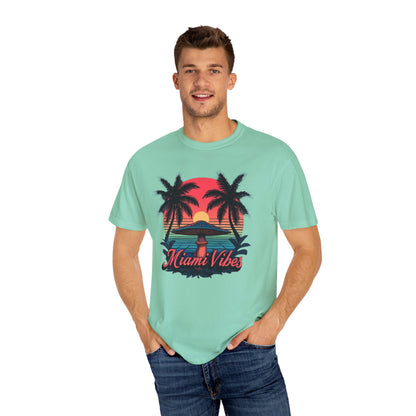 Miami Vibes, T-Shirt with Tropical Vibes Design, Summer Apparel, Beachwear, Gift for Vacation Lovers, Relaxed Style - Psychonaut Swag