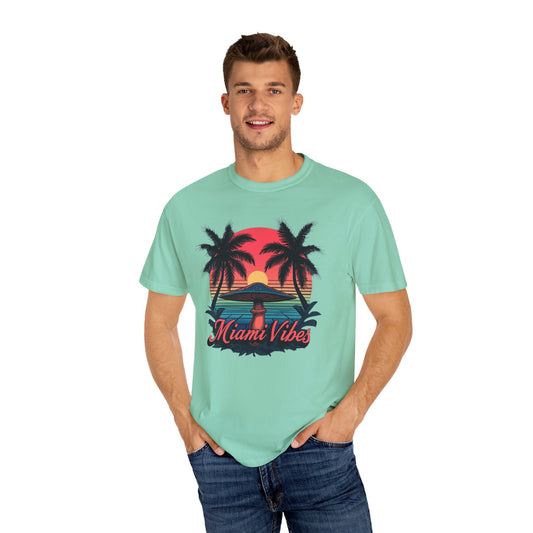 Miami Vibes, T-Shirt with Tropical Vibes Design, Summer Apparel, Beachwear, Gift for Vacation Lovers, Relaxed Style - Psychonaut Swag
