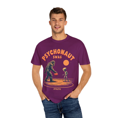 Alien vs Bigfoot, Psychonaut Swag Unisex T-Shirt, Funny Graphic Tee, Unique Gift for Gamers, Outdoor Lovers, Birthday, Casual Wear